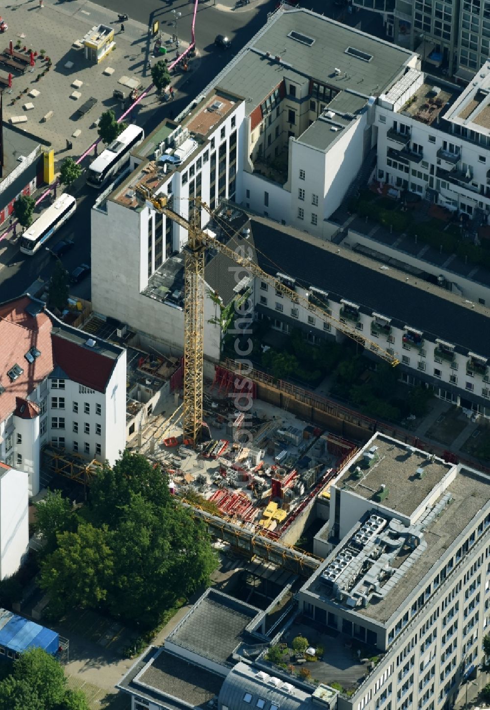 Berlin von oben - Baustelle CONEX Baugesellschaft mbH zum Neubau einer Mehrfamilienhaus-Wohnanlage Zimmerstraße im Ortsteil Mitte in Berlin, Deutschland