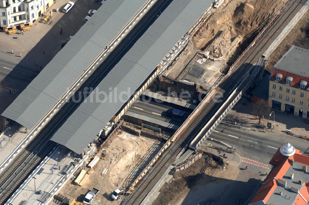 Berlin aus der Vogelperspektive: Baustelle / constraution area S-Bahn Berlin-Baumschulenweg