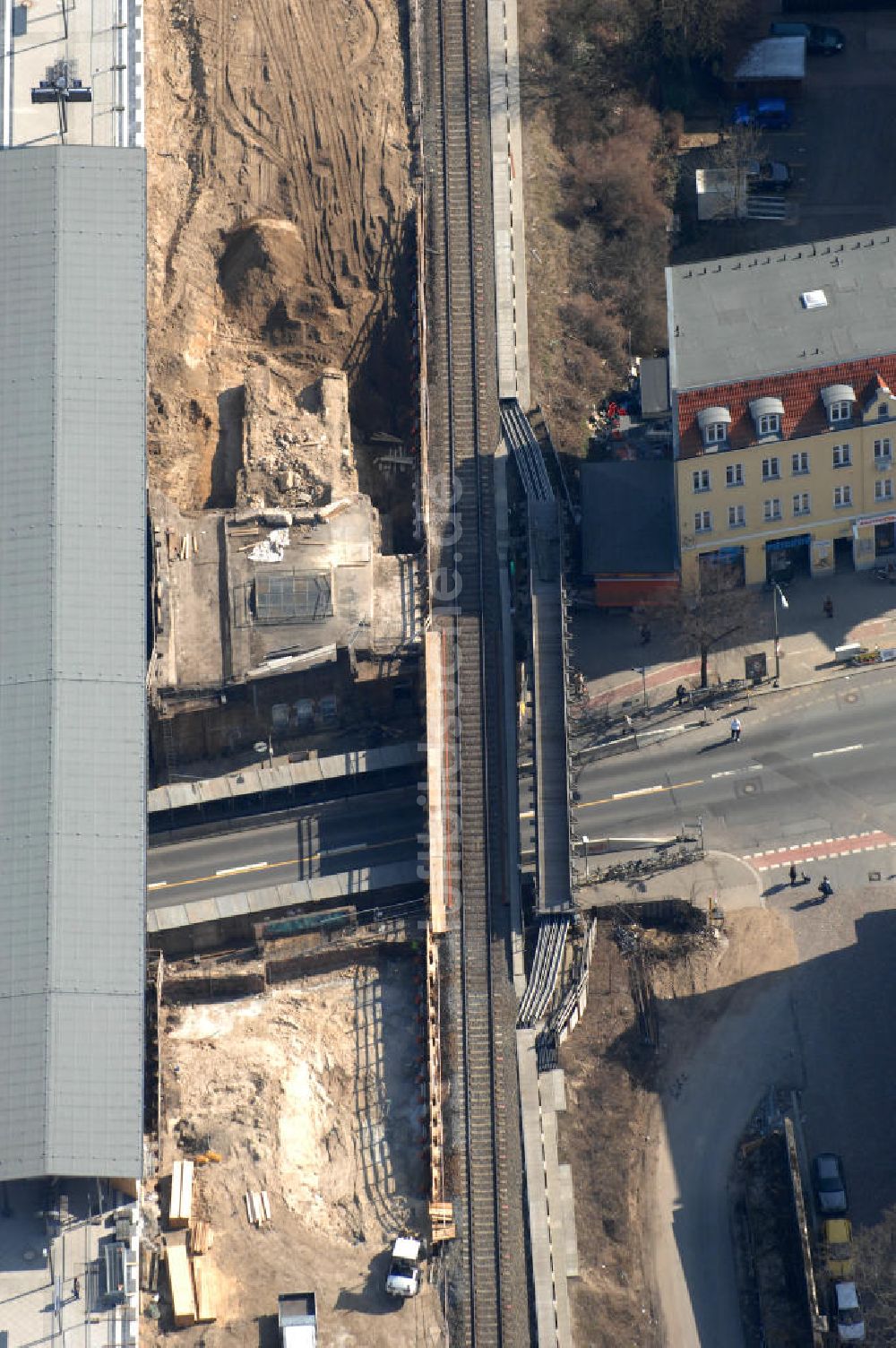 Berlin von oben - Baustelle / constraution area S-Bahn Berlin-Baumschulenweg