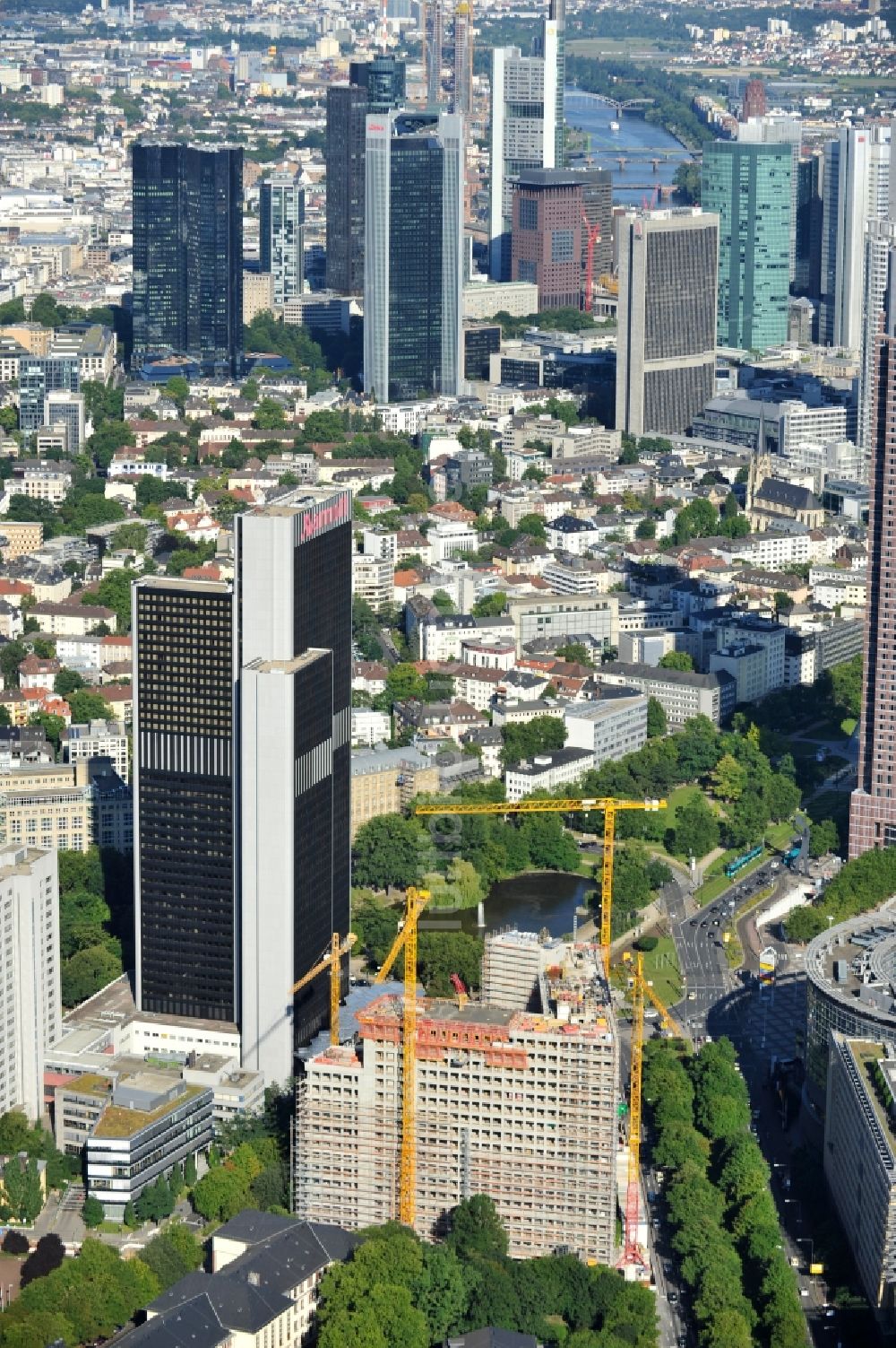 Frankfurt am Main aus der Vogelperspektive: Baustelle des DekaBank-Konzern in Frankfurt am Main im Bundesland Hessen