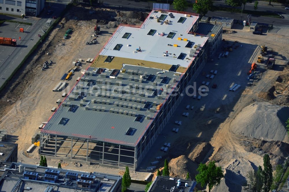 Berlin von oben - Baustelle DHL - Logistikzentrum in der Gradestraße im Stadtbezirk Neukölln von Berlin