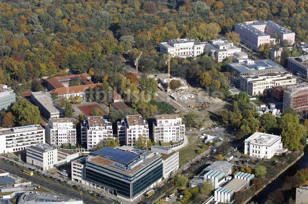 Luftbild Berlin - Baustelle Diplomaten Park im Botschaftsviertel Berlins