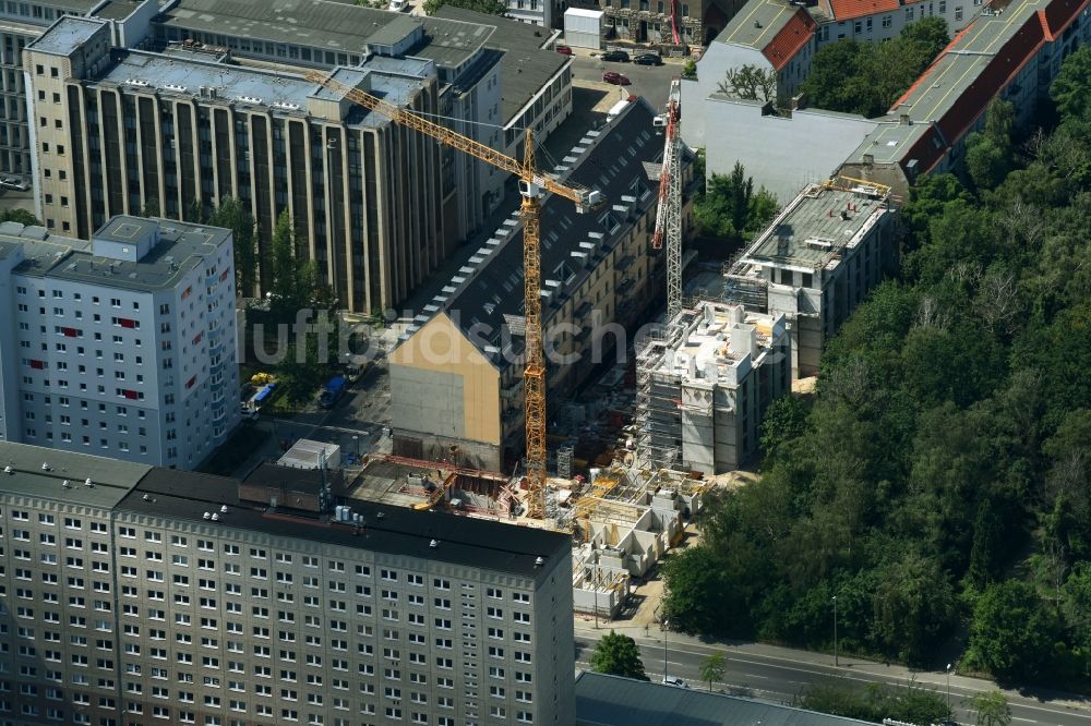 Luftaufnahme Berlin - Baustelle der Dolphin Trust GmbH zum Neubau einer Mehrfamilienhaus-Wohnanlage Carrée Alte Post an der Dottistraße - Ruschetraße im Ortsteil Lichtenberg in Berlin, Deutschland