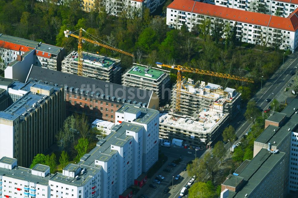 Berlin von oben - Baustelle der Dolphin Trust GmbH zum Neubau einer Mehrfamilienhaus-Wohnanlage Carrée Alte Post an der Dottistraße - Ruschetraße im Ortsteil Lichtenberg in Berlin, Deutschland