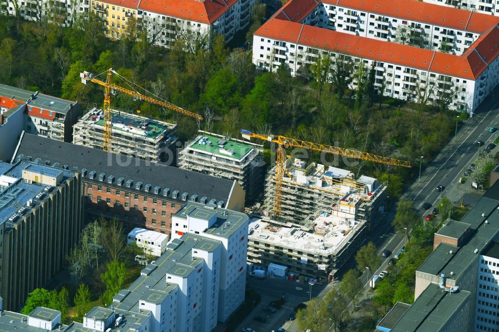 Berlin aus der Vogelperspektive: Baustelle der Dolphin Trust GmbH zum Neubau einer Mehrfamilienhaus-Wohnanlage Carrée Alte Post an der Dottistraße - Ruschetraße im Ortsteil Lichtenberg in Berlin, Deutschland