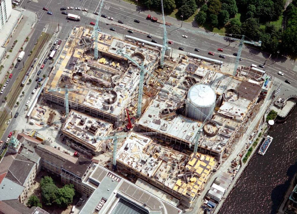 Berlin von oben - Baustelle DOM-AQUAREE der DIFA am Berliner Dom in Berlin - Mitte. 08.07.02