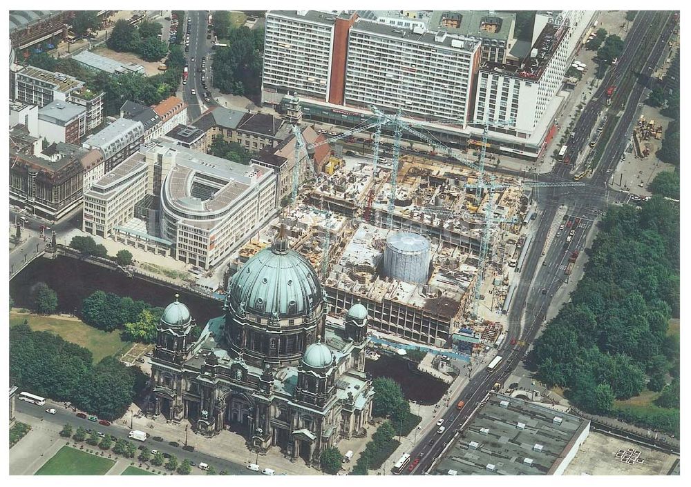 Luftaufnahme Berlin - Baustelle DOM-AQUAREE der DIFA am Berliner Dom in Berlin - Mitte. 08.07.02