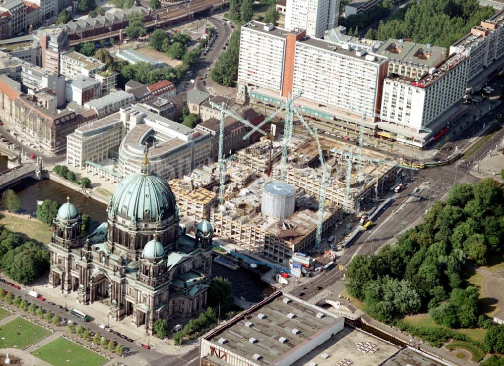 Luftaufnahme Berlin - Baustelle DOM-AQUAREE der DIFA am Berliner Dom in Berlin - Mitte. 08.07.02