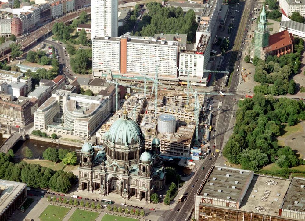 Luftaufnahme Berlin - Baustelle DOM-AQUAREE der DIFA am Berliner Dom in Berlin - Mitte. 08.07.02