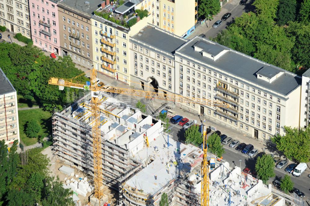 Luftbild Berlin Friedrichshain - Baustelle DOMICIL Seniorenpflegeheim Frankfurter Tor Berlin-Friedrichshain