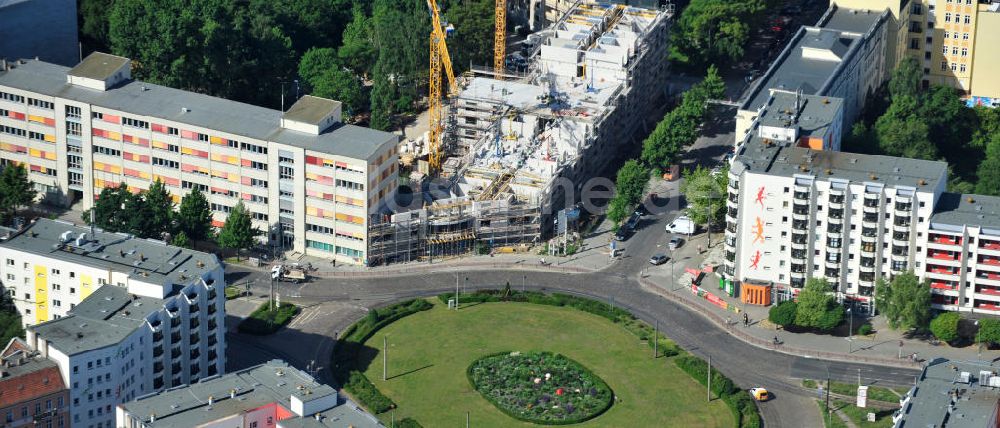 Berlin Friedrichshain aus der Vogelperspektive: Baustelle DOMICIL Seniorenpflegeheim Frankfurter Tor Berlin-Friedrichshain