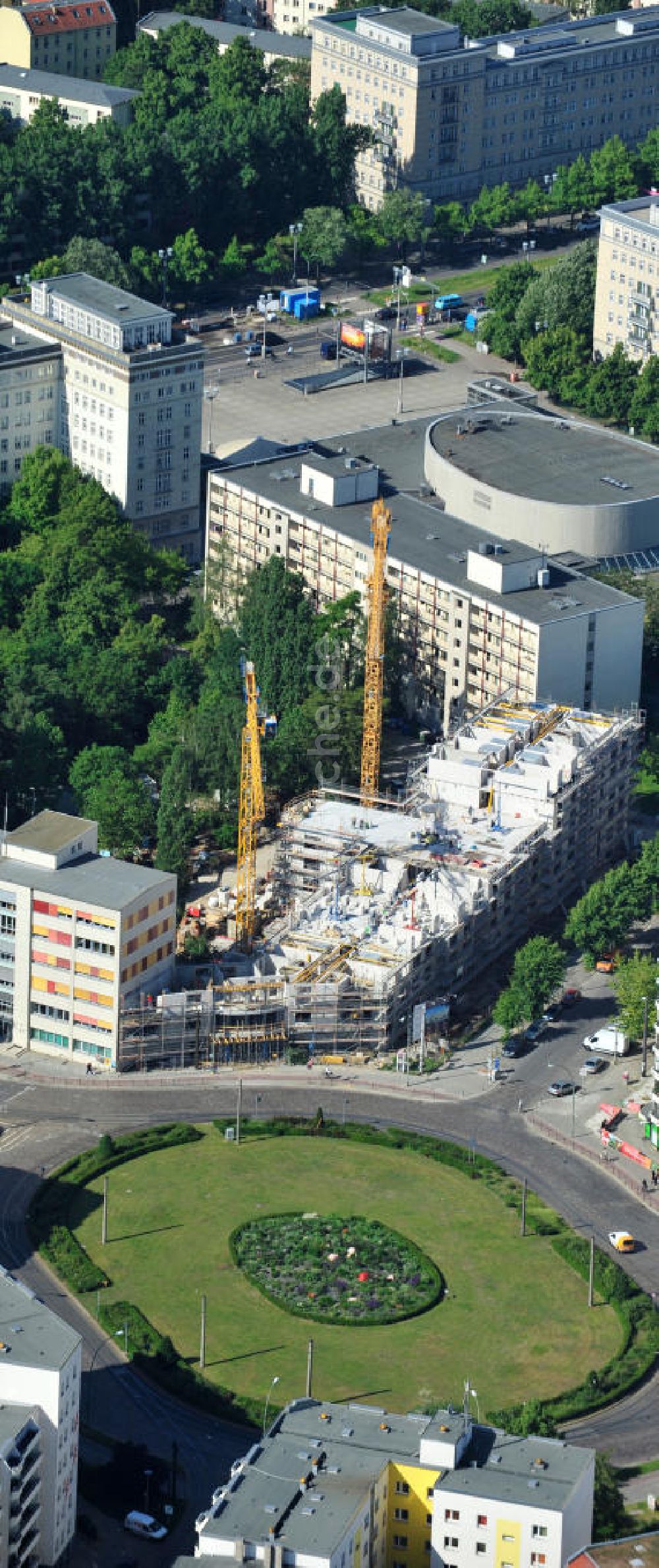 Luftaufnahme Berlin Friedrichshain - Baustelle DOMICIL Seniorenpflegeheim Frankfurter Tor Berlin-Friedrichshain