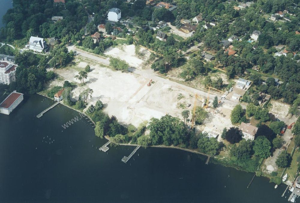 Zeuthen / Brandenburg aus der Vogelperspektive: Baustelle der EDR-GbmH am Zeuthener See in Zeuthen (Gelände des ehem. DDR-Diplomatenclubs) / Brandenburg.