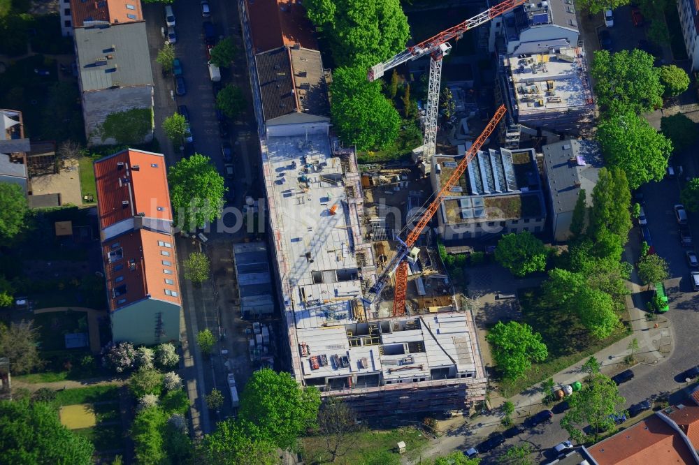 Luftbild Berlin - Baustelle zu einem Wohnhausneubau im Ortsteil Rummelsburg im Bezirk Lichtenberg in Berlin