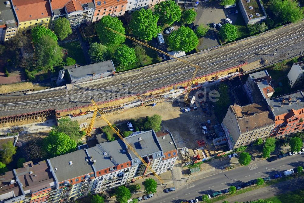 Berlin aus der Vogelperspektive: Baustelle zu einem Wohnhausneubau im Ortsteil Rummelsburg im Bezirk Lichtenberg in Berlin