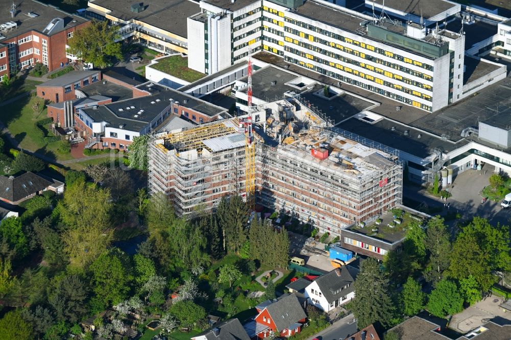 Rotenburg (Wümme) von oben - Baustelle für einen Erweiterungs- Neubau auf dem Klinikgelände des Krankenhauses AGAPLESION DIAKONIEKLINIKUM ROTENBURG in Rotenburg (Wümme) im Bundesland Niedersachsen, Deutschland