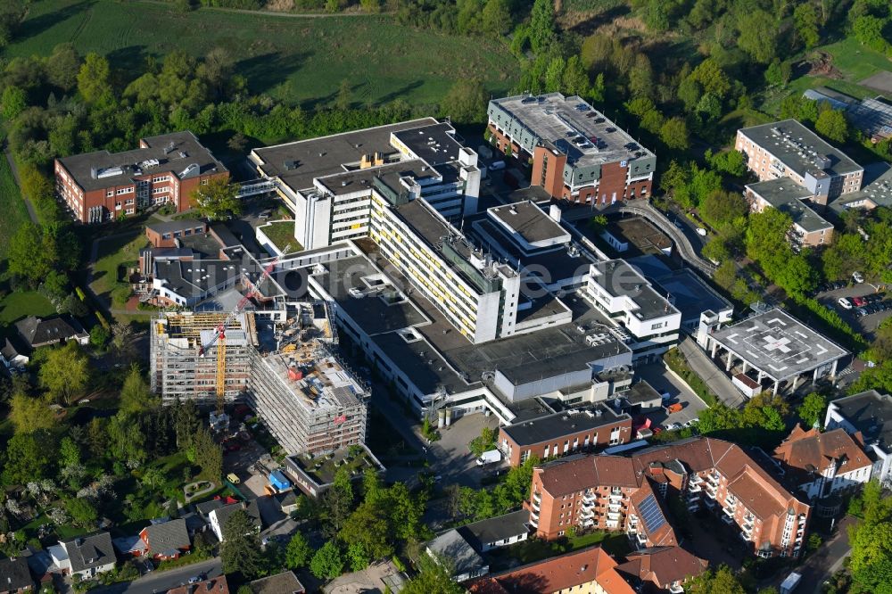 Rotenburg (Wümme) aus der Vogelperspektive: Baustelle für einen Erweiterungs- Neubau auf dem Klinikgelände des Krankenhauses AGAPLESION DIAKONIEKLINIKUM ROTENBURG in Rotenburg (Wümme) im Bundesland Niedersachsen, Deutschland