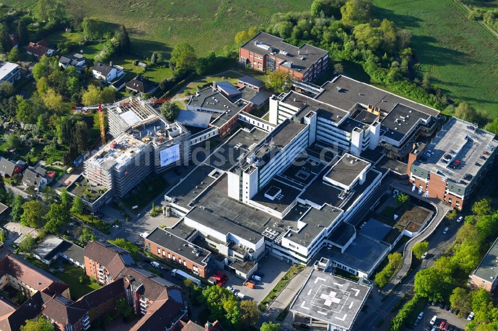 Luftaufnahme Rotenburg (Wümme) - Baustelle für einen Erweiterungs- Neubau auf dem Klinikgelände des Krankenhauses AGAPLESION DIAKONIEKLINIKUM ROTENBURG in Rotenburg (Wümme) im Bundesland Niedersachsen, Deutschland