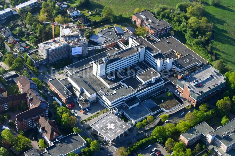 Rotenburg (Wümme) von oben - Baustelle für einen Erweiterungs- Neubau auf dem Klinikgelände des Krankenhauses AGAPLESION DIAKONIEKLINIKUM ROTENBURG in Rotenburg (Wümme) im Bundesland Niedersachsen, Deutschland