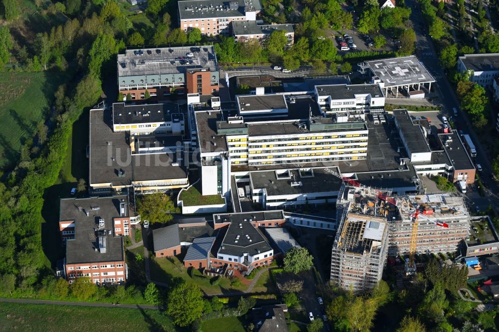 Rotenburg (Wümme) von oben - Baustelle für einen Erweiterungs- Neubau auf dem Klinikgelände des Krankenhauses AGAPLESION DIAKONIEKLINIKUM ROTENBURG in Rotenburg (Wümme) im Bundesland Niedersachsen, Deutschland