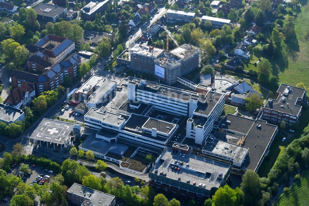 Rotenburg (Wümme) von oben - Baustelle für einen Erweiterungs- Neubau auf dem Klinikgelände des Krankenhauses AGAPLESION DIAKONIEKLINIKUM ROTENBURG in Rotenburg (Wümme) im Bundesland Niedersachsen, Deutschland