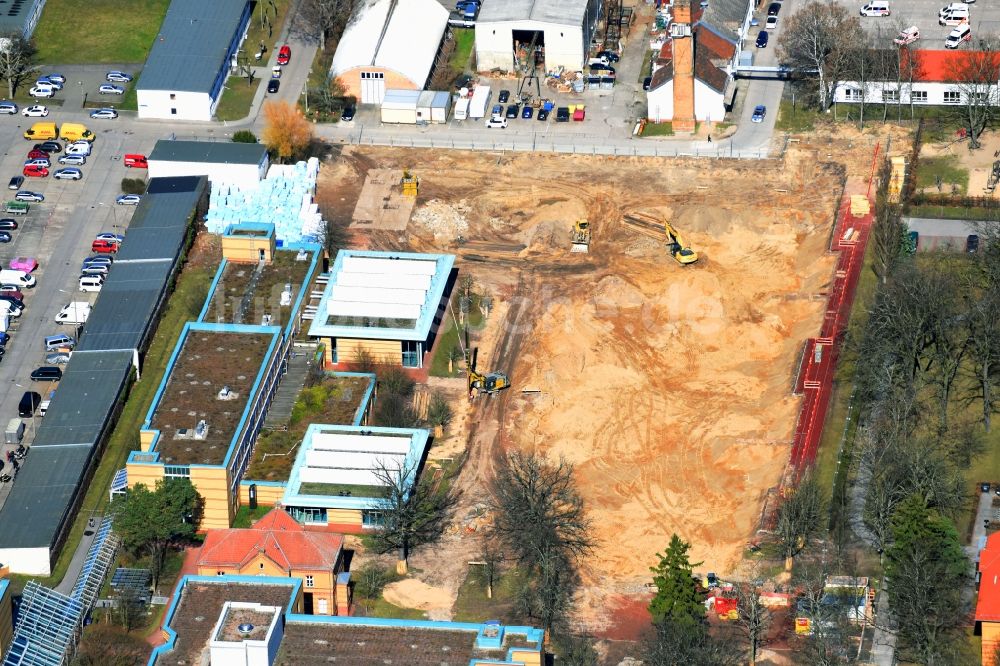 Berlin von oben - Baustelle für einen Erweiterungs- Neubau auf dem Klinikgelände des Krankenhauses Arona Klinik des UKB BG Klinikum Unfallkrankenhaus Berlin gGmbH im Ortsteil Bezirk Marzahn-Hellersdorf in Berlin