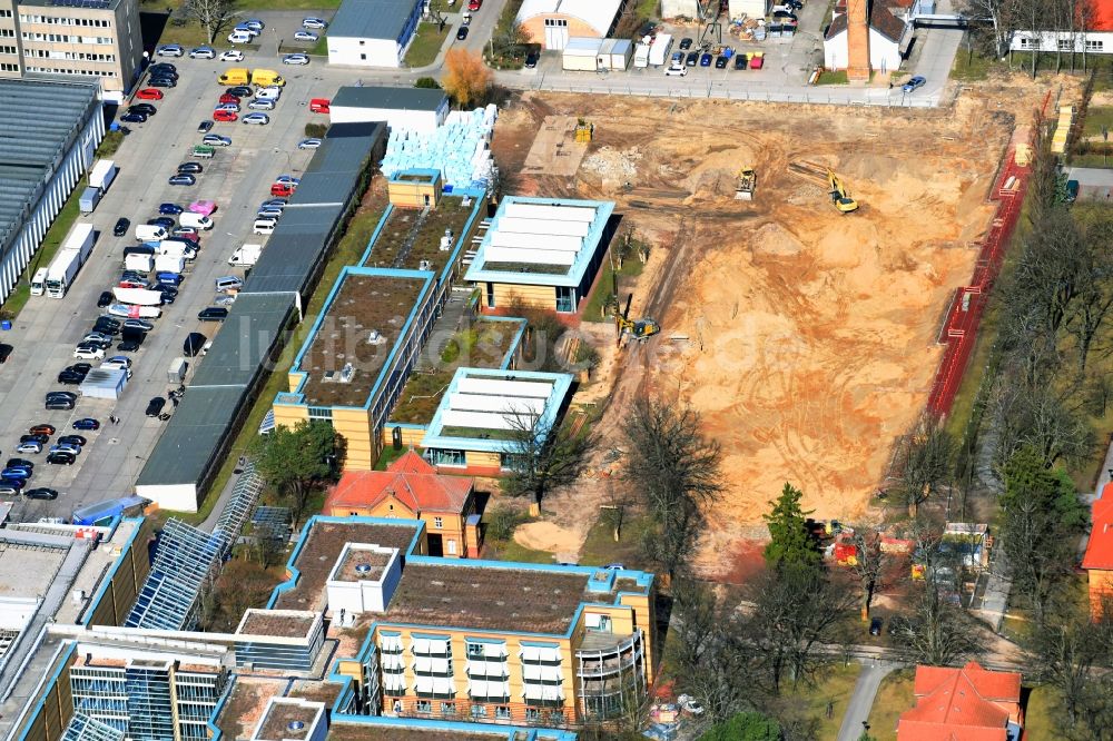 Luftbild Berlin - Baustelle für einen Erweiterungs- Neubau auf dem Klinikgelände des Krankenhauses Arona Klinik des UKB BG Klinikum Unfallkrankenhaus Berlin gGmbH im Ortsteil Bezirk Marzahn-Hellersdorf in Berlin