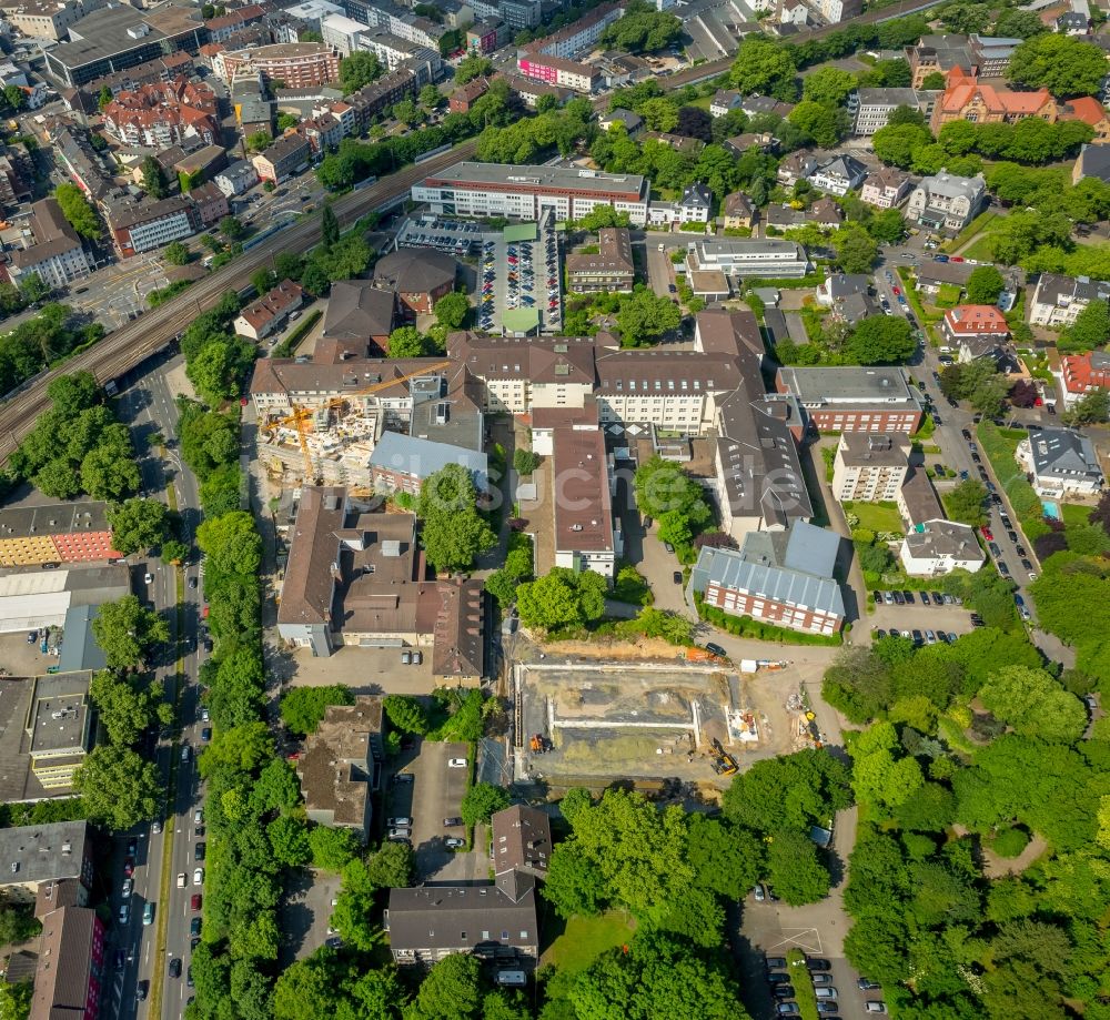 Bochum von oben - Baustelle für einen Erweiterungs- Neubau auf dem Klinikgelände des Krankenhauses Augusta Kliniken Bochum Hattingen in Bochum im Bundesland Nordrhein-Westfalen, Deutschland