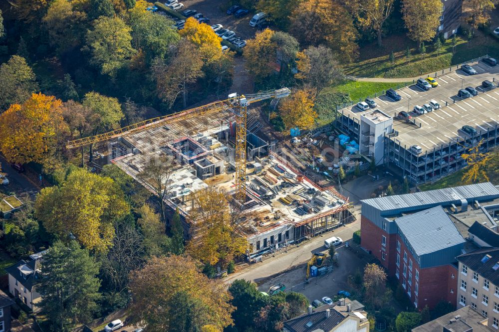 Luftaufnahme Bochum - Baustelle für einen Erweiterungs- Neubau auf dem Klinikgelände des Krankenhauses Augusta Kliniken Bochum Hattingen in Bochum im Bundesland Nordrhein-Westfalen, Deutschland