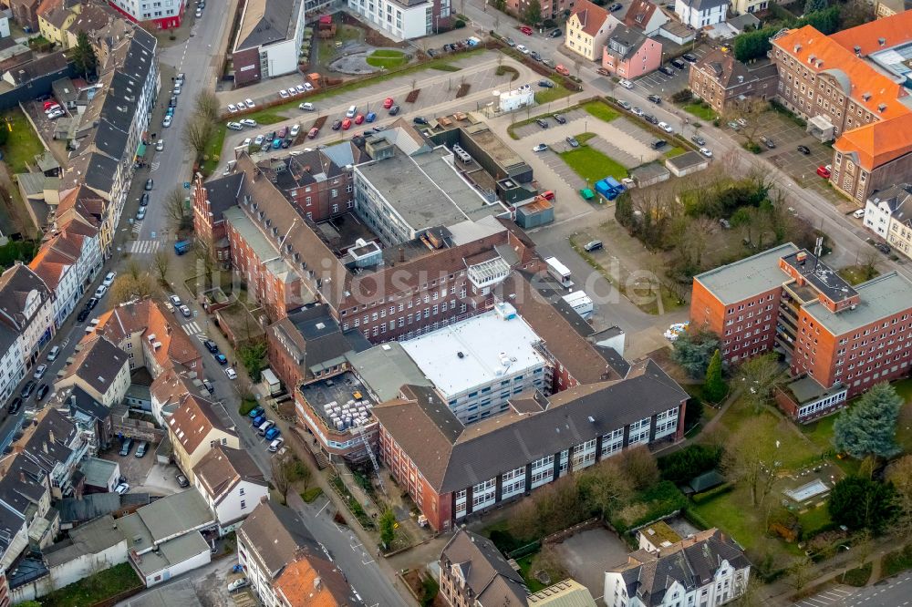 Gladbeck aus der Vogelperspektive: Baustelle für einen Erweiterungs- Neubau auf dem Klinikgelände des Krankenhauses St.-Barbara-Hospital an der Barbarastraße in Gladbeck im Bundesland Nordrhein-Westfalen, Deutschland