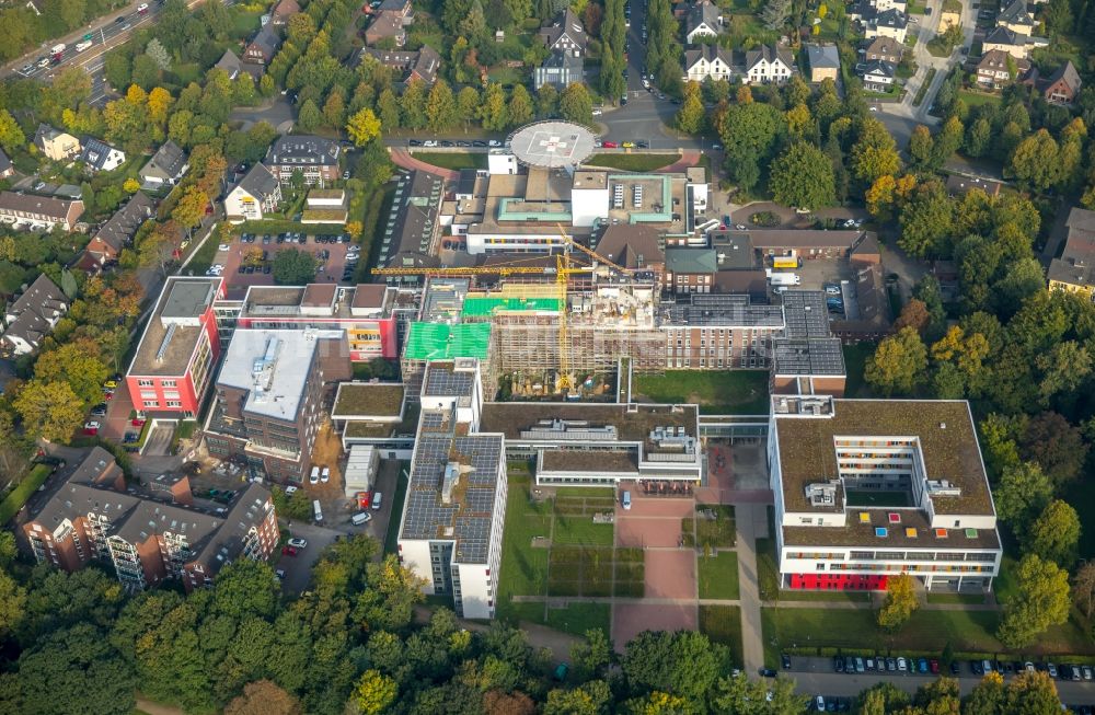 Gelsenkirchen von oben - Baustelle für einen Erweiterungs- Neubau auf dem Klinikgelände des Krankenhauses Bergmannsheil Buer/ BKB GmbH am Schernerweg im Ortsteil Gelsenkirchen-Nord in Gelsenkirchen im Bundesland Nordrhein-Westfalen