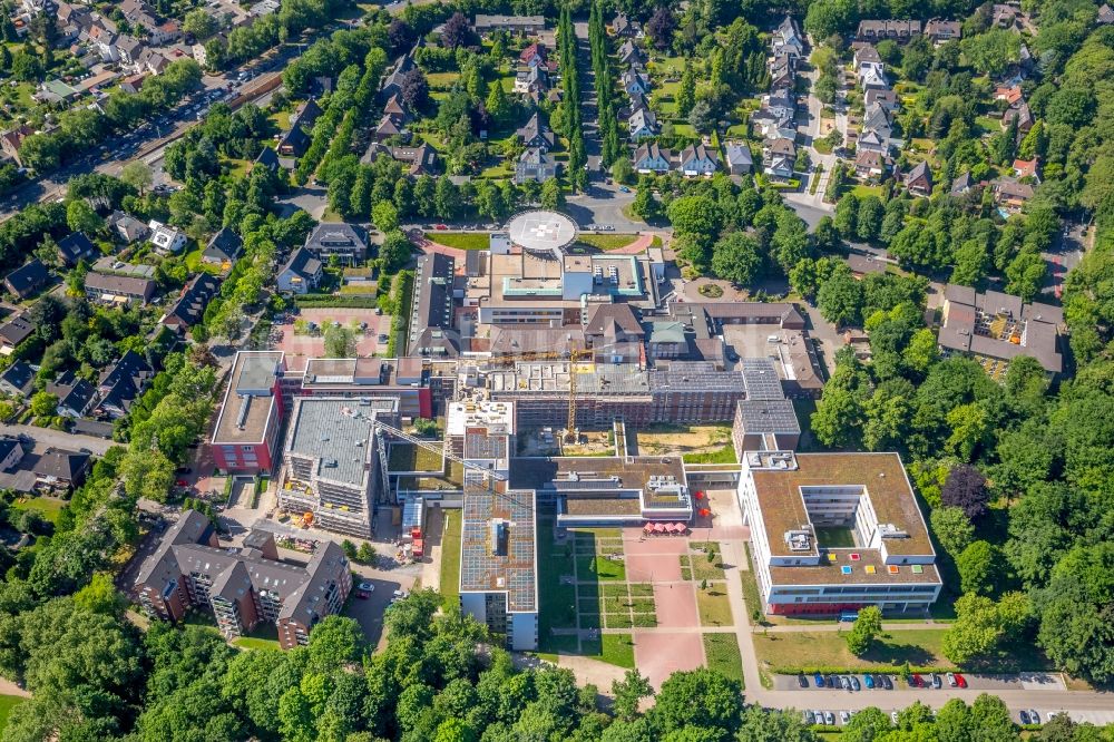 Luftbild Gelsenkirchen - Baustelle für einen Erweiterungs- Neubau auf dem Klinikgelände des Krankenhauses Bergmannsheil und Kinderklinik Buer im Ortsteil Buer in Gelsenkirchen im Bundesland Nordrhein-Westfalen, Deutschland