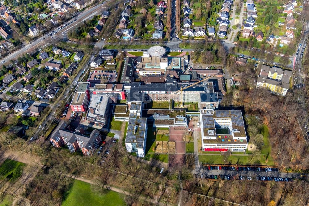 Gelsenkirchen von oben - Baustelle für einen Erweiterungs- Neubau auf dem Klinikgelände des Krankenhauses Bergmannsheil und Kinderklinik Buer im Ortsteil Buer in Gelsenkirchen im Bundesland Nordrhein-Westfalen, Deutschland