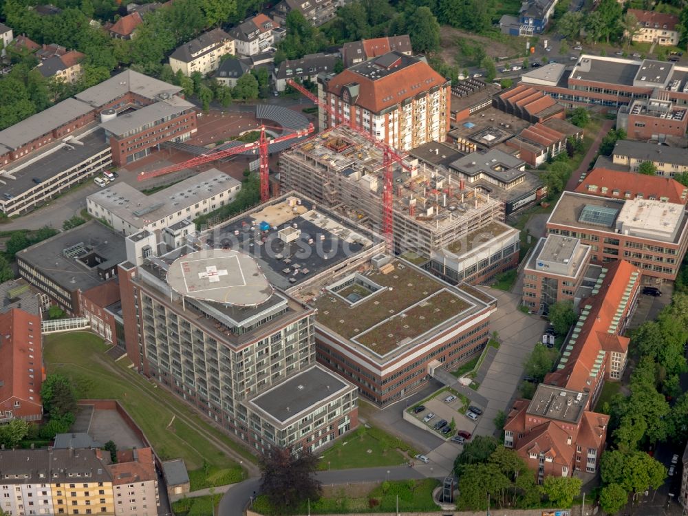 Luftbild Bochum - Baustelle für einen Erweiterungs- Neubau auf dem Klinikgelände des Krankenhauses Berufsgenossenschaftliches Universitätsklinikum Bergmannsheil in Bochum im Bundesland Nordrhein-Westfalen