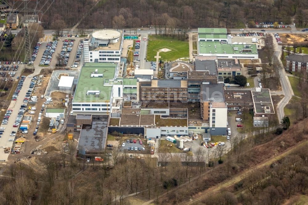 Duisburg von oben - Baustelle für einen Erweiterungs- Neubau auf dem Klinikgelände des Krankenhauses am Evangelisches Krankenhaus Duisburg-Nord in Duisburg im Bundesland Nordrhein-Westfalen, Deutschland