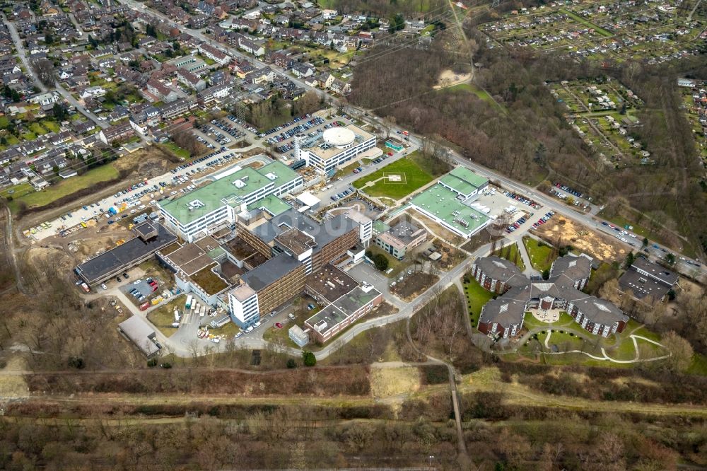 Duisburg aus der Vogelperspektive: Baustelle für einen Erweiterungs- Neubau auf dem Klinikgelände des Krankenhauses am Evangelisches Krankenhaus Duisburg-Nord in Duisburg im Bundesland Nordrhein-Westfalen, Deutschland