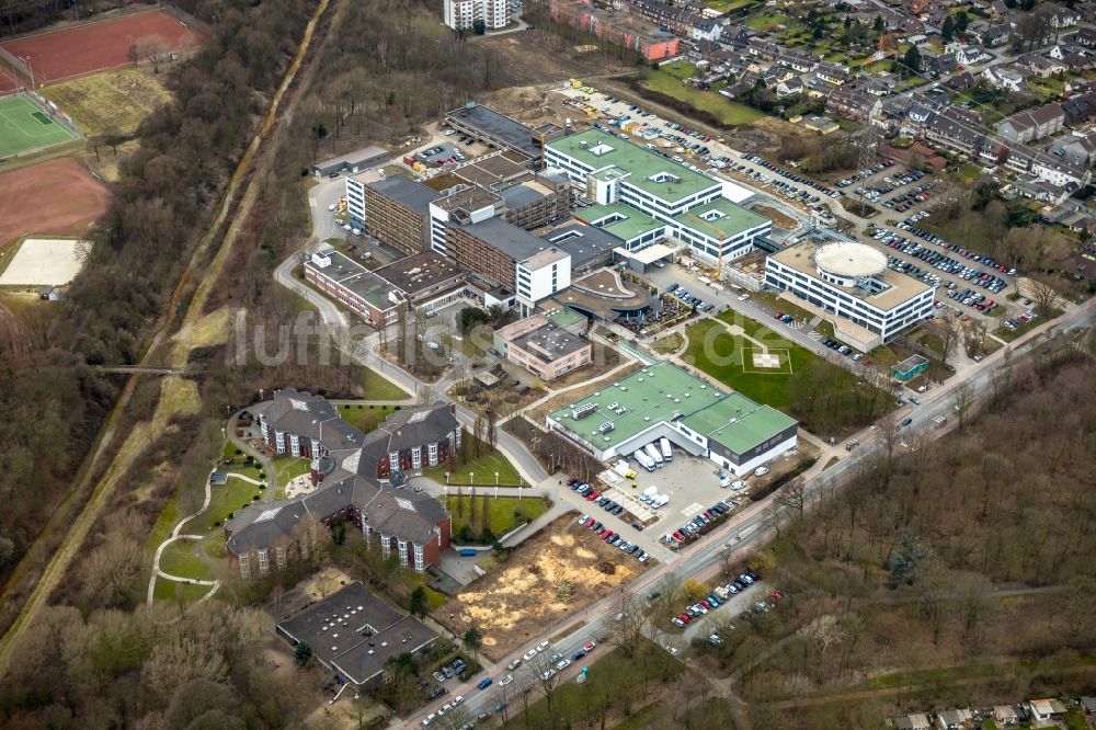 Luftbild Duisburg - Baustelle für einen Erweiterungs- Neubau auf dem Klinikgelände des Krankenhauses am Evangelisches Krankenhaus Duisburg-Nord in Duisburg im Bundesland Nordrhein-Westfalen, Deutschland