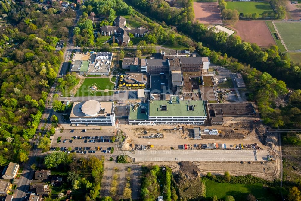 Luftbild Duisburg - Baustelle für einen Erweiterungs- Neubau auf dem Klinikgelände des Krankenhauses Evangelisches Krankenhaus Duisburg-Nord in Duisburg im Bundesland Nordrhein-Westfalen, Deutschland