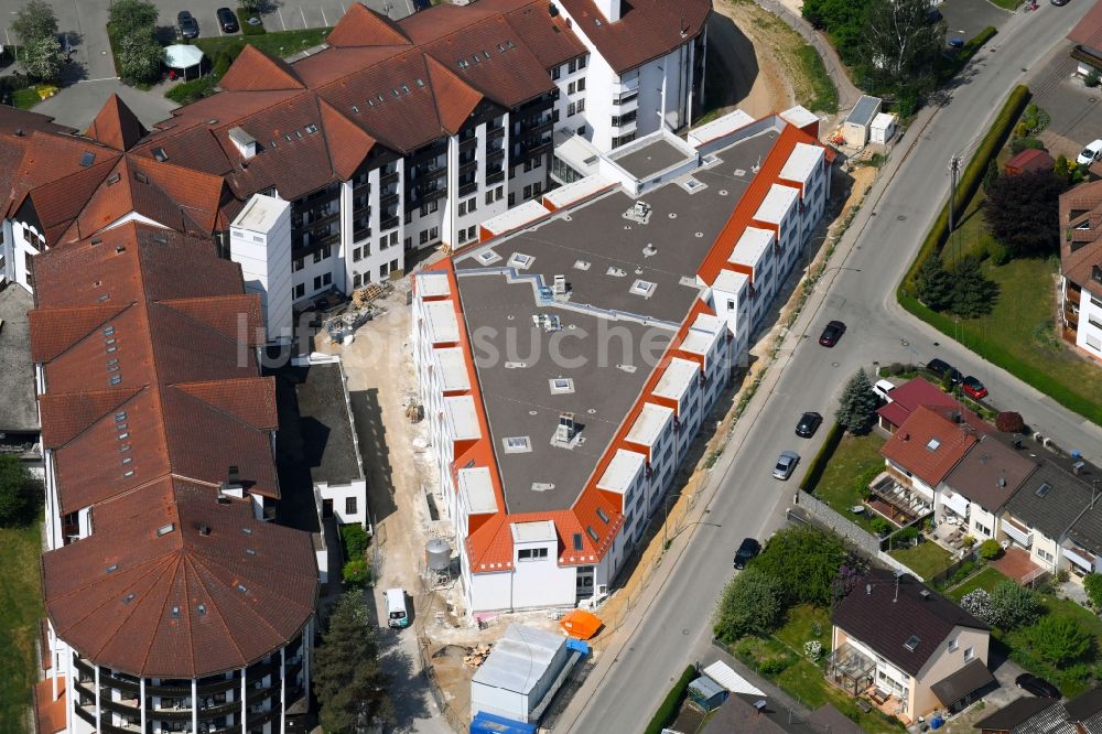 Luftbild Ichenhausen - Baustelle für einen Erweiterungs- Neubau auf dem Klinikgelände des Krankenhauses m&i-Fachklinik Ichenhausen in Ichenhausen im Bundesland Bayern, Deutschland