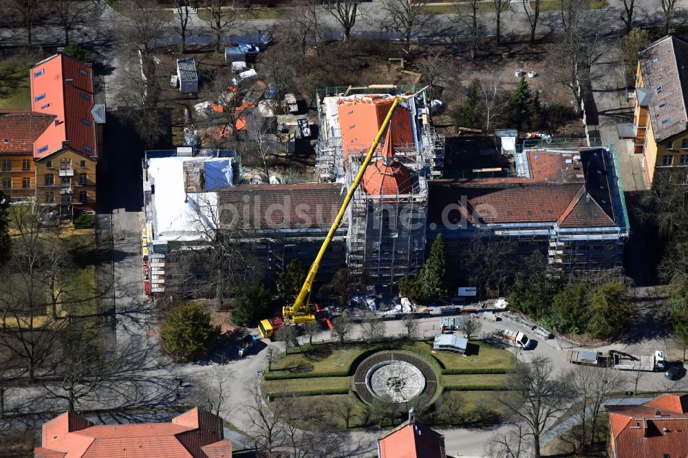 Berlin von oben - Baustelle für einen Erweiterungs- Neubau auf dem Klinikgelände des Krankenhauses der Heiligenfeld GmbH im Ortsteil Bezirk Marzahn-Hellersdorf in Berlin