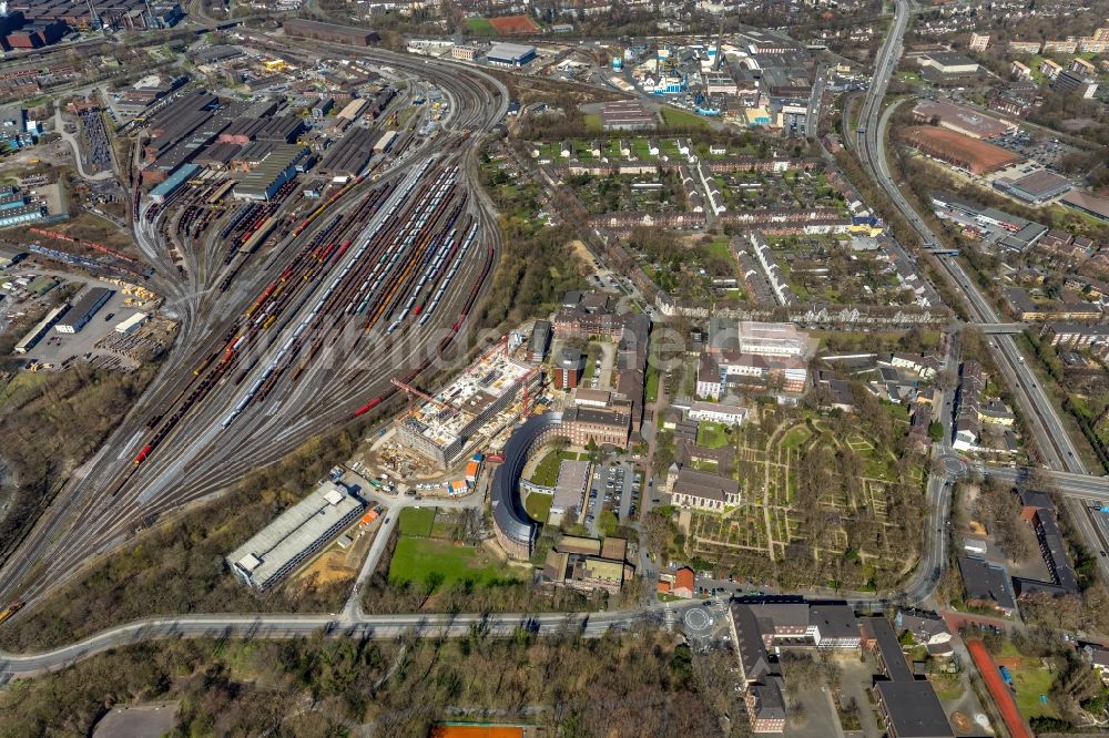 Luftaufnahme Duisburg - Baustelle für einen Erweiterungs- Neubau auf dem Klinikgelände des Krankenhauses Helios St. Johannes Klinik Duisburg An der Abtei in Duisburg im Bundesland Nordrhein-Westfalen, Deutschland