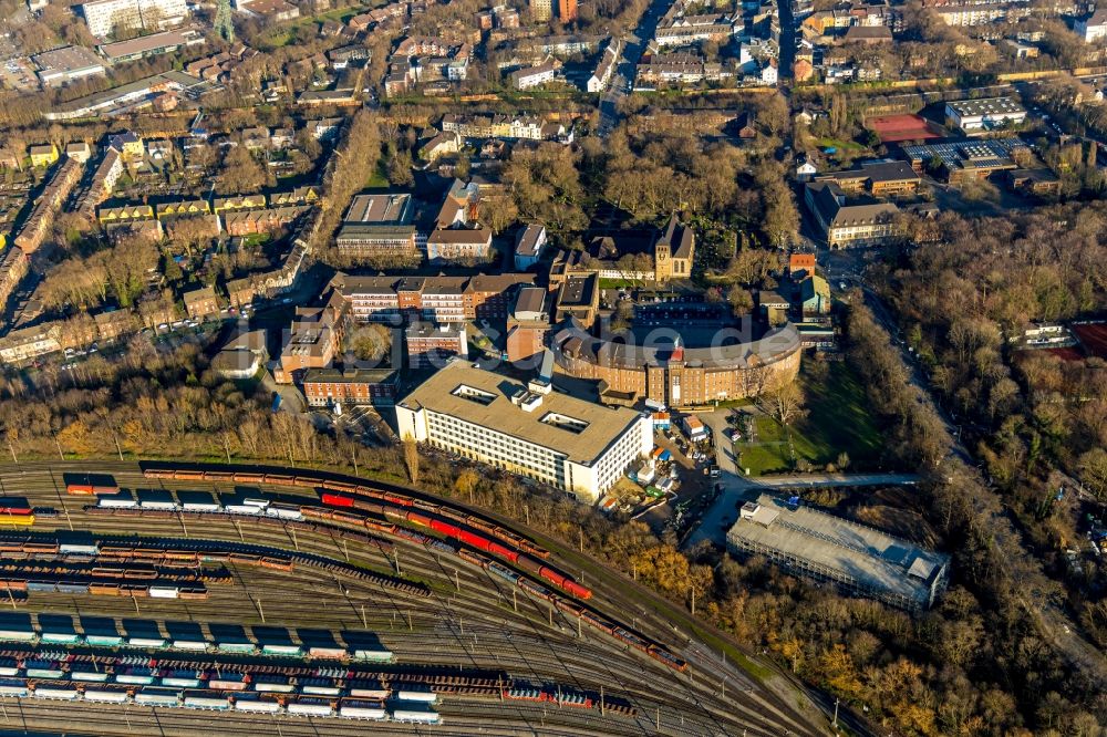 Luftbild Duisburg - Baustelle für einen Erweiterungs- Neubau auf dem Klinikgelände des Krankenhauses Helios St. Johannes Klinik Duisburg An der Abtei in Duisburg im Bundesland Nordrhein-Westfalen, Deutschland