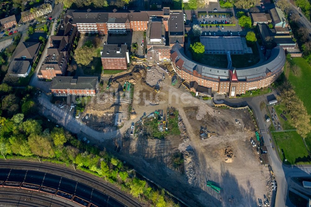 Luftaufnahme Duisburg - Baustelle für einen Erweiterungs- Neubau auf dem Klinikgelände des Krankenhauses Helios St. Johannes Klinik Duisburg in Duisburg im Bundesland Nordrhein-Westfalen, Deutschland