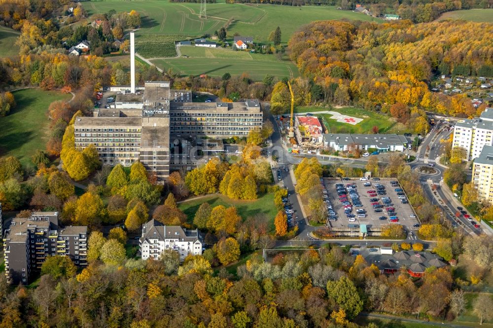 Luftaufnahme Velbert - Baustelle für einen Erweiterungs- Neubau auf dem Klinikgelände des Krankenhauses Helios Klinikum Niederberg in Velbert im Bundesland Nordrhein-Westfalen, Deutschland