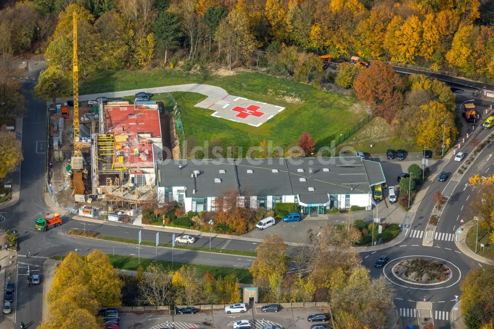 Velbert von oben - Baustelle für einen Erweiterungs- Neubau auf dem Klinikgelände des Krankenhauses Helios Klinikum Niederberg in Velbert im Bundesland Nordrhein-Westfalen, Deutschland