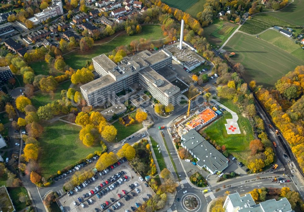 Velbert von oben - Baustelle für einen Erweiterungs- Neubau auf dem Klinikgelände des Krankenhauses Helios Klinikum Niederberg in Velbert im Bundesland Nordrhein-Westfalen, Deutschland