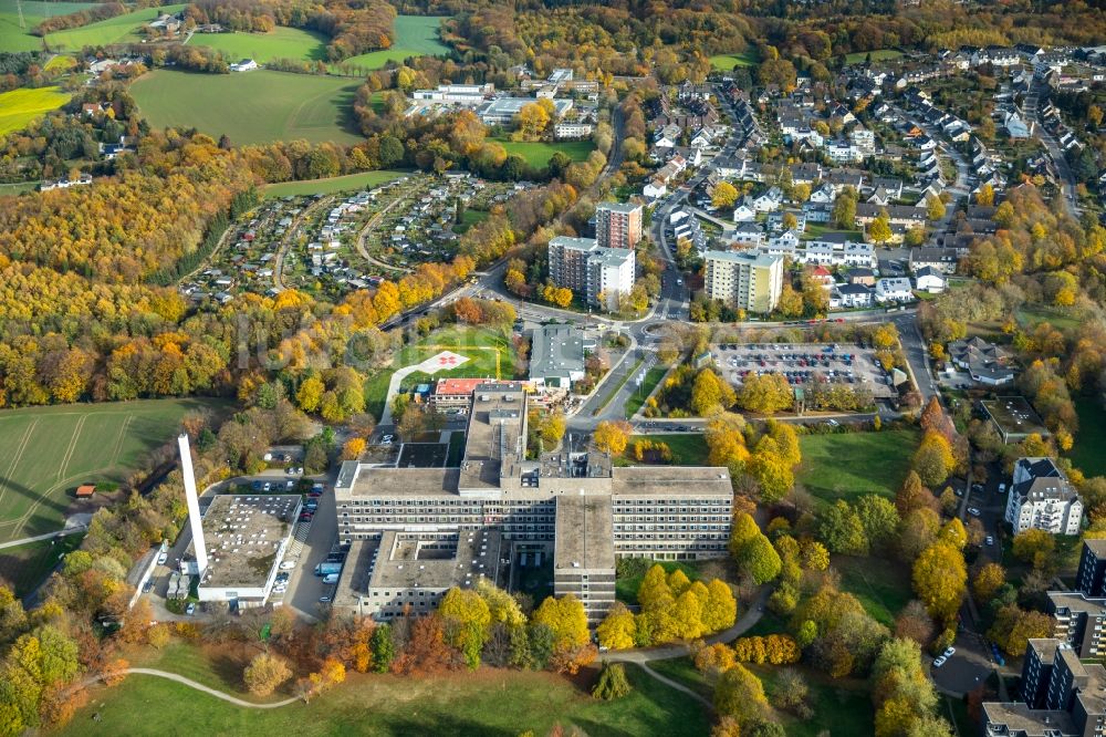 Velbert von oben - Baustelle für einen Erweiterungs- Neubau auf dem Klinikgelände des Krankenhauses Helios Klinikum Niederberg in Velbert im Bundesland Nordrhein-Westfalen, Deutschland