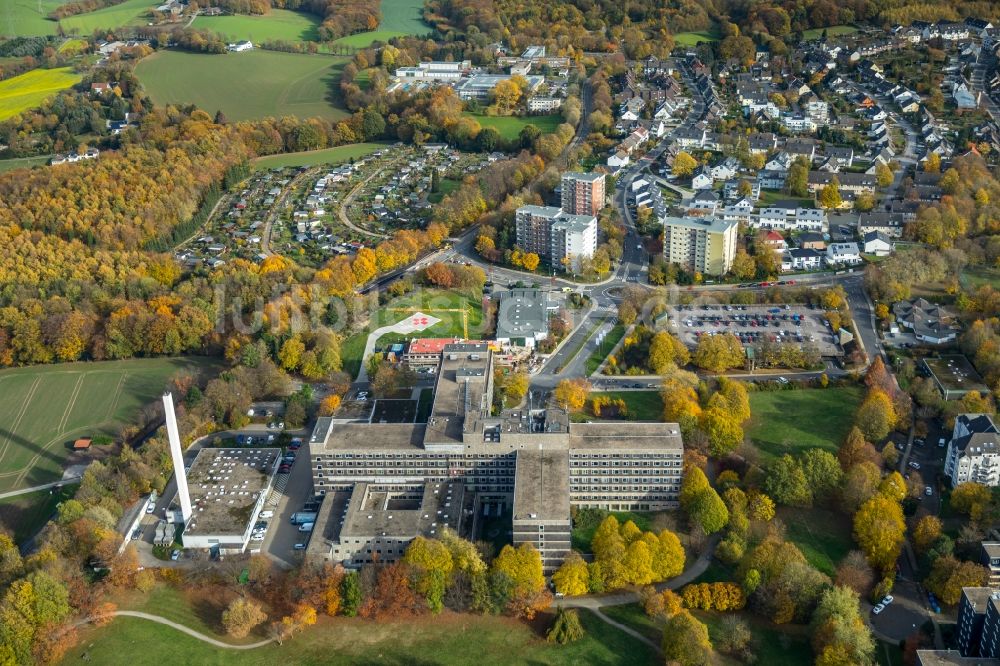 Velbert aus der Vogelperspektive: Baustelle für einen Erweiterungs- Neubau auf dem Klinikgelände des Krankenhauses Helios Klinikum Niederberg in Velbert im Bundesland Nordrhein-Westfalen, Deutschland