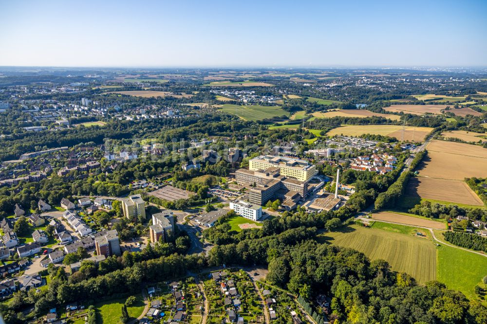 Velbert aus der Vogelperspektive: Baustelle für einen Erweiterungs- Neubau auf dem Klinikgelände des Krankenhauses Helios Klinikum Niederberg in Velbert im Bundesland Nordrhein-Westfalen, Deutschland