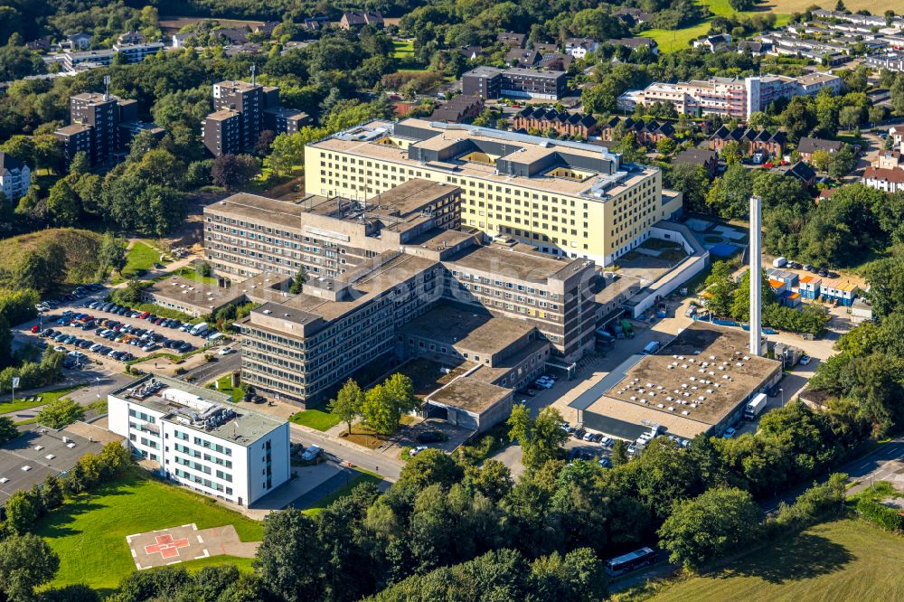 Velbert von oben - Baustelle für einen Erweiterungs- Neubau auf dem Klinikgelände des Krankenhauses Helios Klinikum Niederberg in Velbert im Bundesland Nordrhein-Westfalen, Deutschland